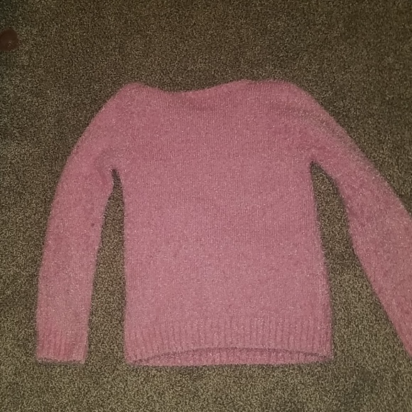 A sweater - Picture 2 of 3